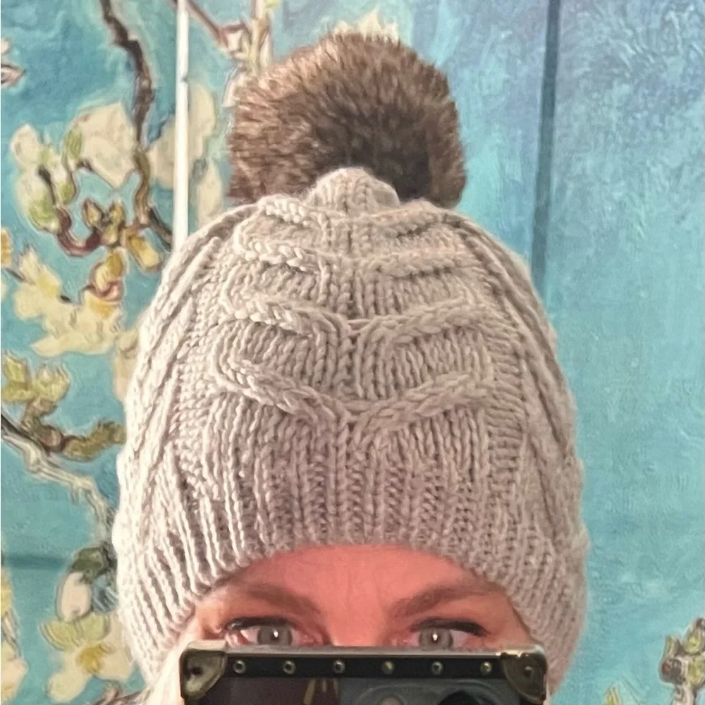 Gap OSFA grey cable knit snow cap with faux fur pom pom’s.